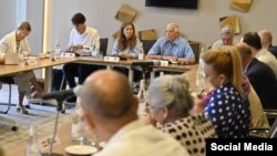 El Alto Representante de la Unión Europea para Asuntos Exteriores, Josep Borrell (al fondo, al centro), durante una visita a Cuba, en mayo de 2023.