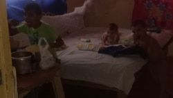 Padres desesperados ocupan locales estatales a falta de vivienda Padres desesperados ocupan locales estatales a falta de vivienda