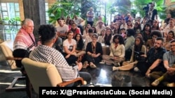 El gobernante cubano Miguel Díaz-Canel desinformó en encuentro con jóvenes de la brigada estadounidense Let Cuba Live.