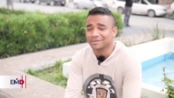 Migrantes acuden a plazas con wifi gratuito para revisar CBP ONE Migrantes acuden a plazas con wifi gratuito para revisar CBP ONE