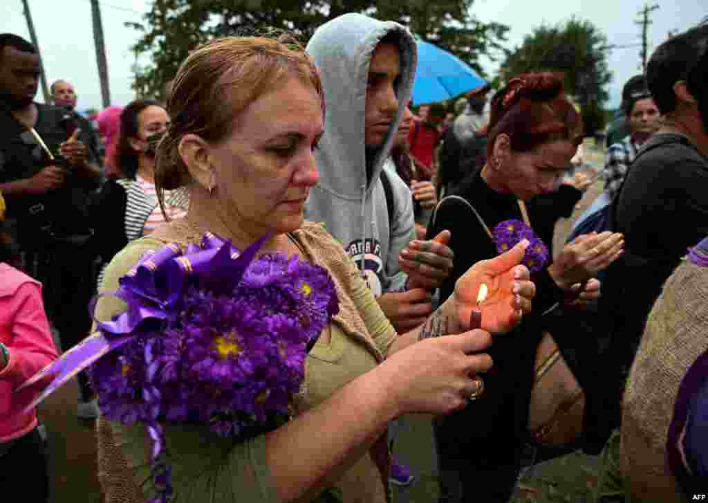 Miles de cubanos se dan cita cada año, el 17 de diciembre, en el Rincón, la localidad de Santiago de las Vegas, en La Habana, donde está enclavado el Santuario Nacional de San Lázaro.