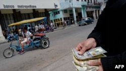 El valor del dólar alcanza nuevo récord / Foto: AFP