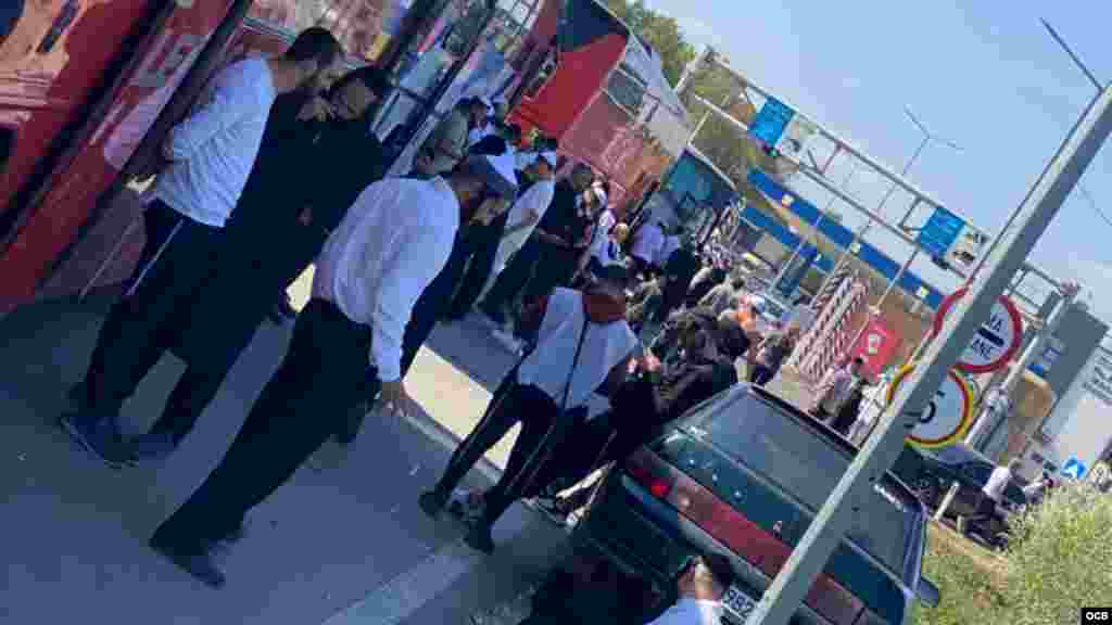 Peregrinos hebreos en la frontera de Ucrania y Moldova.