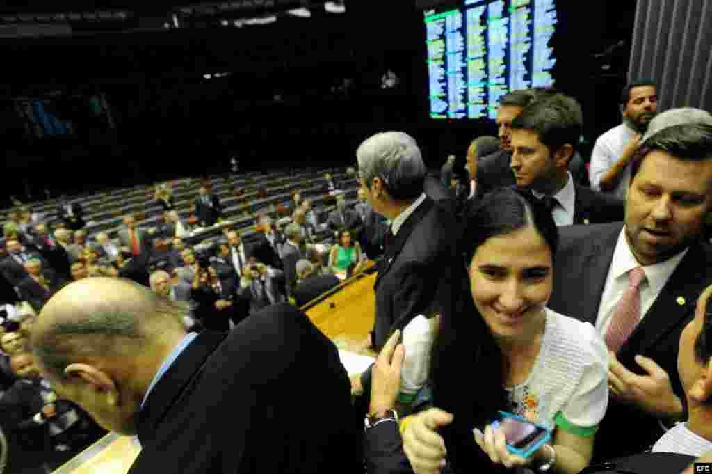 La disidente cubana Yoani Sánchez llega hoy, miércoles 20 de febrero de 2013, a la sede de la Cámara de Diputados, en Brasilia (Brasil)
