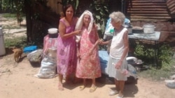 Dama de Blanco y sus familiares ancianas llevan 29 días durmiendo en la calle Dama de Blanco y sus familiares ancianas llevan 29 días durmiendo en la calle