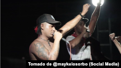 Los raperos cubanos Maykel "El Osorbo" (izq.) y El Funky.