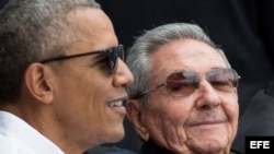 Barack Obama (i) y Raúl Castro (d), en el juego entre el equipo Cuba y los Tampa Bay Rays en el estadio Latinoamericano en La Habana (Cuba).