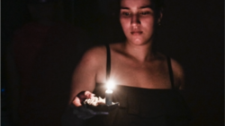 Constantes, y sin previo aviso, apagones complican aún más la vida de los cubanos Constantes, y sin previo aviso, apagones complican aún más la vida de los cubanos
