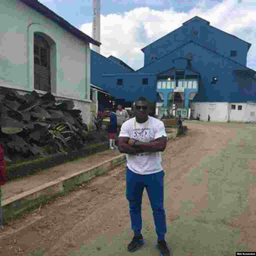 Yasiel Puig escribió en su página de Facebook: "Donde viví mucho tiempo. Gracias Dios por la oportunidad (...) Está será la portada de mi libro".