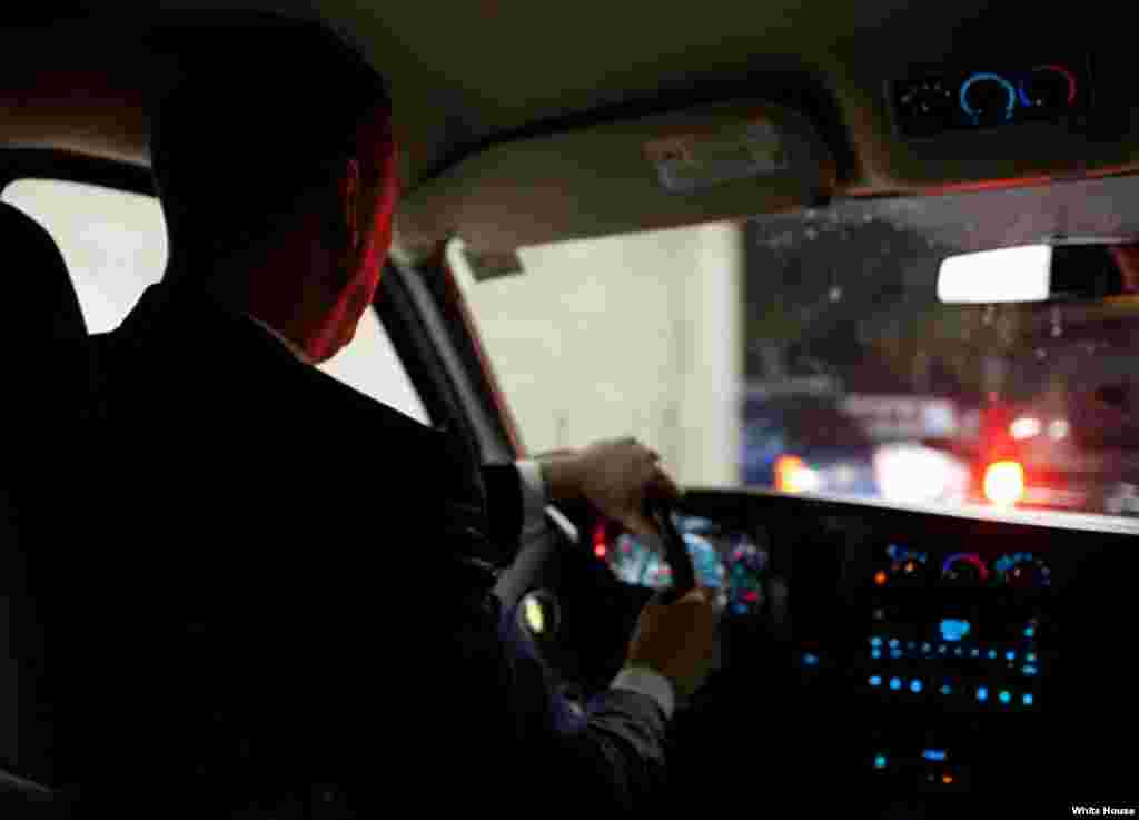 La consola del auto presidencial, camino al Hotel Fontainebleau, en Miami.