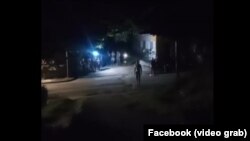 Protesta por los apagones en el barrio La Kaba, en Manzanillo, Granma, el domingo 25 de mayo de 2025. (Captura de video/Facebook)