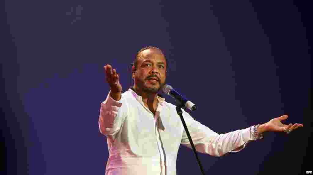 Instantes del concierto en el teatro Karl Marx.