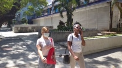 Cubanos usan mascarillas por temor al contagio del coronavirus Cubanos usan mascarillas por temor al contagio del coronavirus