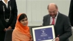 Malala Yousafzai recibió el Premio Sájarov en la sede del Parlamento Europeo Malala Yousafzai recibió el Premio Sájarov en la sede del Parlamento Europeo