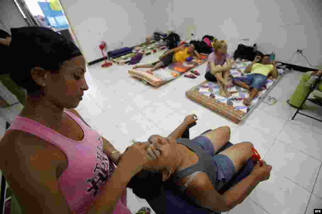  Siguen llegando cubanos a Panamá. Cerca de 300 se encuentran refugiados en varias iglesias de la capital panameña y en la sede de Cáritas.  