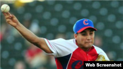 El lanzador Norge Luis Ruiz, uno de los principales prospectos del pitcheo cubano, viajó a Colombia.