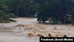 Reportan ríos desbordados y cientos de casas inundadas en Santiago de Cuba.