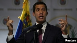 El presidente interino de Venezuela, Juan Guaidó, durante una conferencia de prensa este lunes en Caracas.