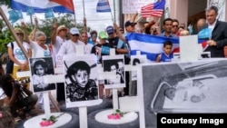 Homenaje a las víctimas del remolcador 13 de marzo, donde murieron 10 niños.