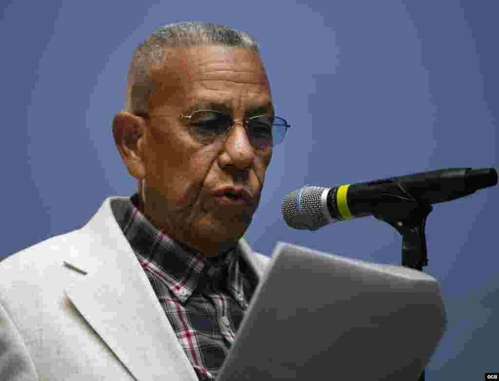 Luis González Infante, fundador del Presidio Político Histórico Cubano, hace uso de la palabra en "Cuba 2019 Fórum abierto: El exilio habla a Cuba", en el Miami Dade College Koubek Memorial Center.