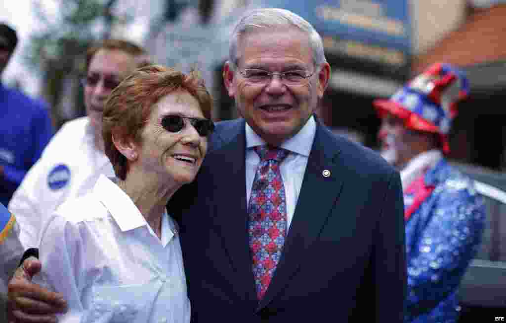 El senador demócrata por NJ fue honrado con el título de "Cubano del Año" en reconocimiento a su posición respecto a Cuba.