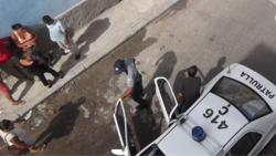 Golpean y arrestan a periodista por cubrir juicio de pastores en Guantánamo Golpean y arrestan a periodista por cubrir juicio de pastores en Guantánamo