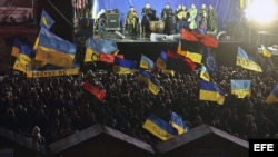 Los manifestantes se han congregado en la Plaza de la Independencia en Kiev.