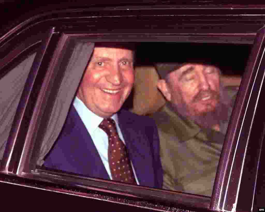 El Rey Juan Carlos y Fidel Castro compartieron auto.