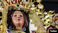 Detalle de una estatuilla de la Virgen de la Caridad del Cobre, Patrona de Cuba.