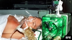 Fotografía de archivo. Un hombre es tratado de cólera en un hospital.ACAN/EFE