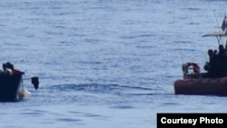 Foto Archivo. Operación de interceptación de los balseros cubanos por parte la Guardia Costera de EEUU.