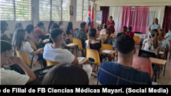 Estudiantes de nuevo ingreso a la Facultad de Ciencias Médicas en Mayarí Holguín, reciben un curso preparatorio.