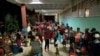Evacuados por el huracán Melissa en las instalaciones de la Universidad de Guantánamo.