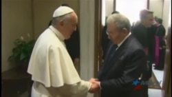 El Papa Francisco recibe a Raúl Castro en el Vaticano El Papa Francisco recibe a Raúl Castro en el Vaticano