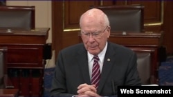 El senador demócrata estadounidense Patrick Leahy en su discurso ante el Senado sobre las restricciones de viajes no familiares a Cuba.
