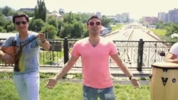 1800 Online con El Latino 1800 Online con El Latino