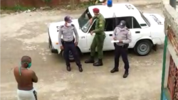 Activistas se sienten acosados por la policía que los multaa indiscriminadamente Activistas se sienten acosados por la policía que los multaa indiscriminadamente