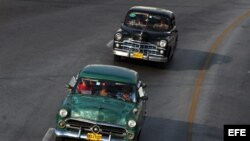 Taxistas particulares deciden quedarse en casa tras las recientes medidas que apuntan a topar los precios y frenar la venta ilegal de combustible.