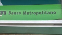 Desconfianza en el sistema bancario cubano, aseguran residentes en la isla. Desconfianza en el sistema bancario cubano, aseguran residentes en la isla.