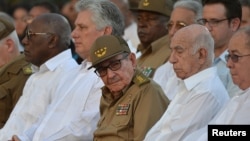 Raúl Castro y Miguel Díaz-Canel en Santiago de Cuba celebran los 60 años de la llegada al poder de Fidel Castro.