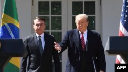 El presidente Donald Trump y su homólogo brasileño, Jair bolsonaro, se dirigen a la prensa en la Casa Blanca.
