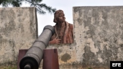 Estatua de Cristóbal Colón ubicada en los alrededores del fuerte Matachín, en la ciudad de Baracoa, provincia de Guantánamo, Cuba.