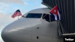 El primer vuelo regular de EEUU aterriza en el Aeropuerto Internacional José Martí de La Habana.