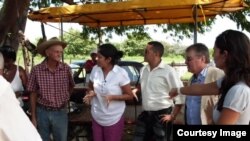 Representantes de la ONG Oikos en Cuba