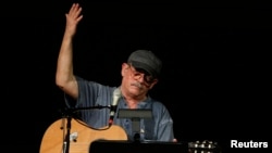 Silvio Rodríguez en el Carnegie Hall de Nueva York el 4 de junio de 2010. REUTERS/Jessica Rinaldi