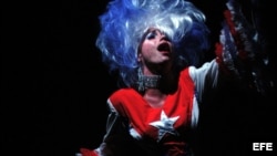 La actriz Laura de la Uz como Celia Cruz.