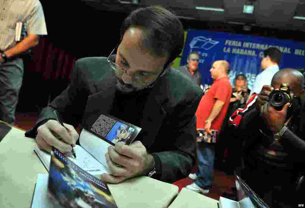 Alejandro Castro Espín, hijo de Raúl Castro y sobrino del líder Fidel Castro, es coronel del Ministerio del Interior, escribe sobre política exterior, y se dice que es asesor de su padre y que tiene a su cargo tareas de la campaña anti-corrupción