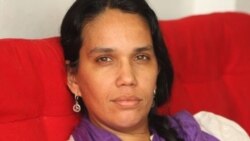 Impiden salida del país a periodista Luz Escobar Impiden salida del país a periodista Luz Escobar