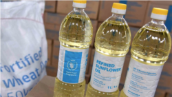 Cubanos reaccionan ante los excesivos precios del aceite para comer Cubanos reaccionan ante los excesivos precios del aceite para comer