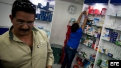La escena se repite en las farmacias venezolanas: caras largas de los clientes por no encontrar el medicamento que necesitan